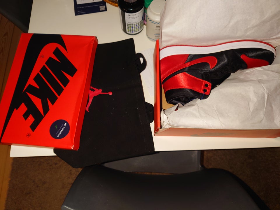 Sneakers, Jordan 1 Retro High Red ,