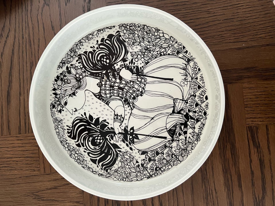 Porcelæn, Fade, vase og platter