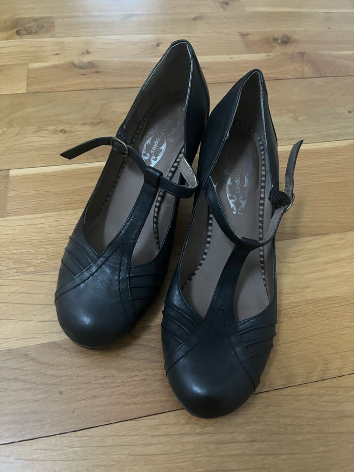 Pumps, str. 39, Hush puppies