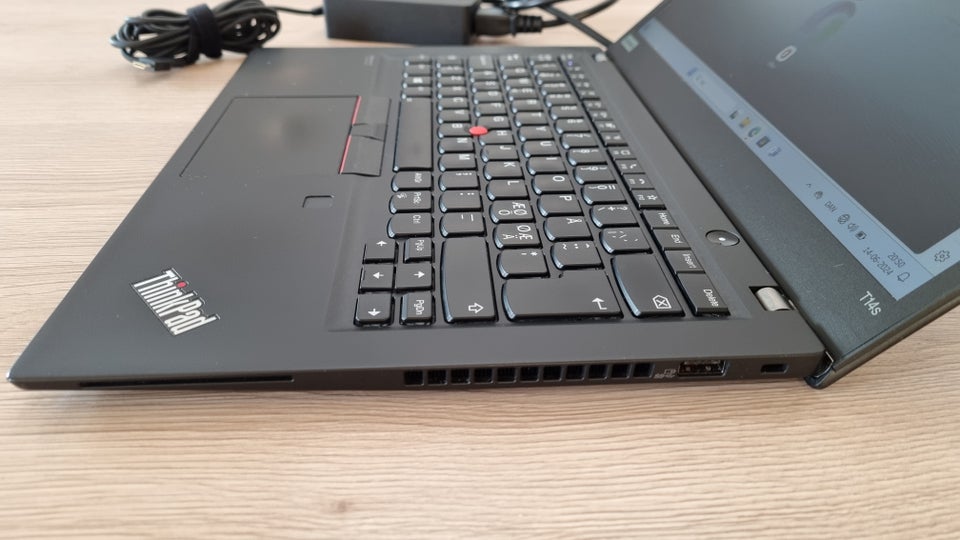 Lenovo ThinkPad T14s G1 42 GHz 8