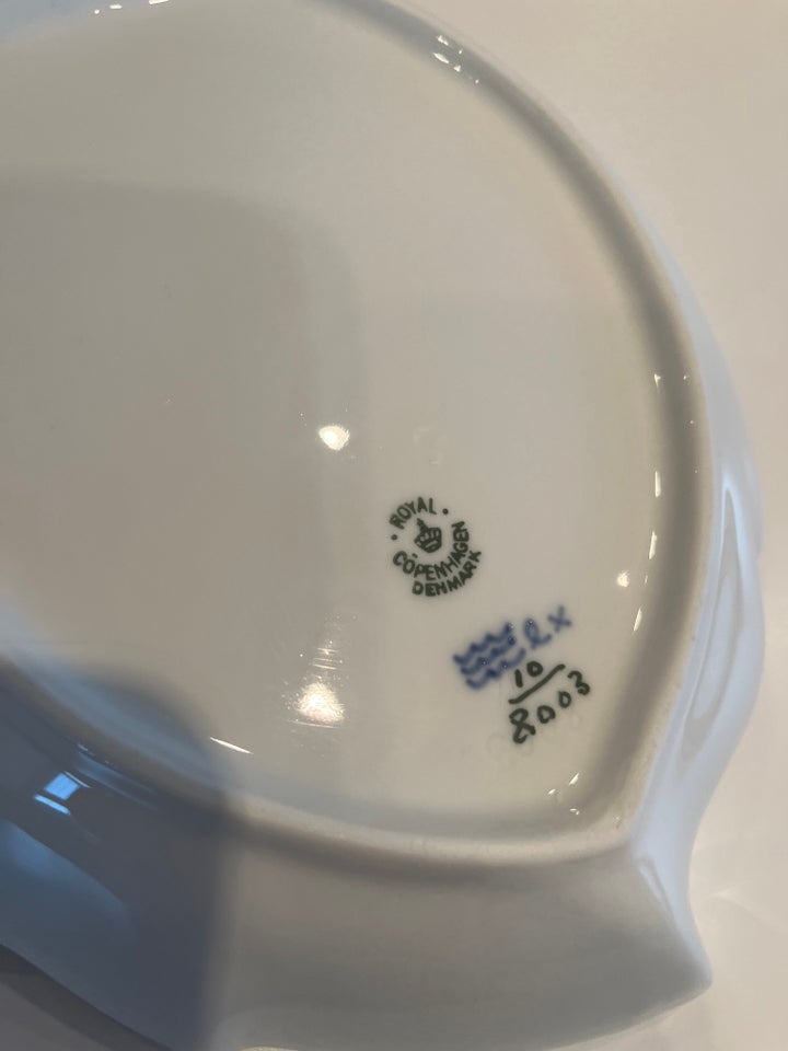 Bladformet kagefad, Porcelæn