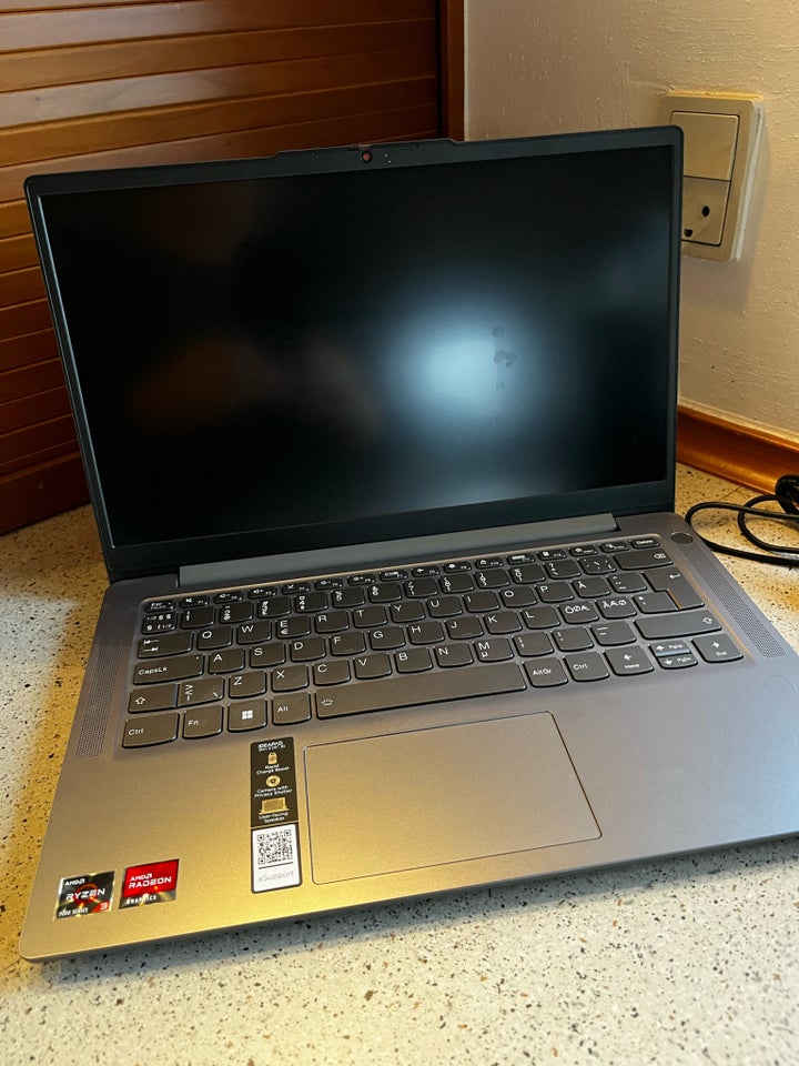 Lenovo IdeaPad Slim 3 R3/8/128,