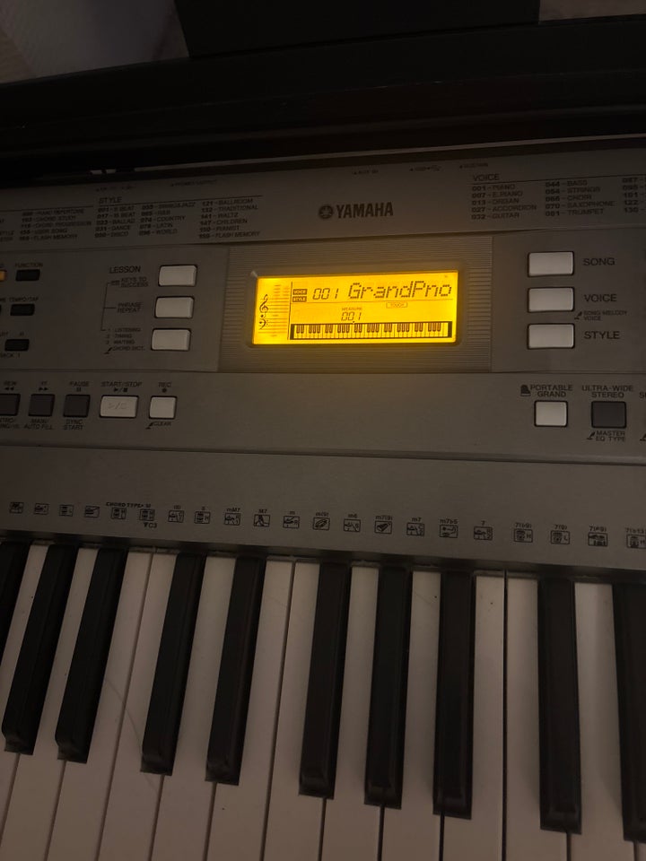 Keyboard, Yamaha PSR E353