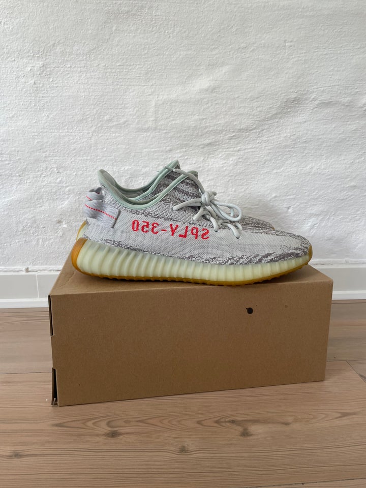 Sneakers Yeezy Boost 350 V2 str