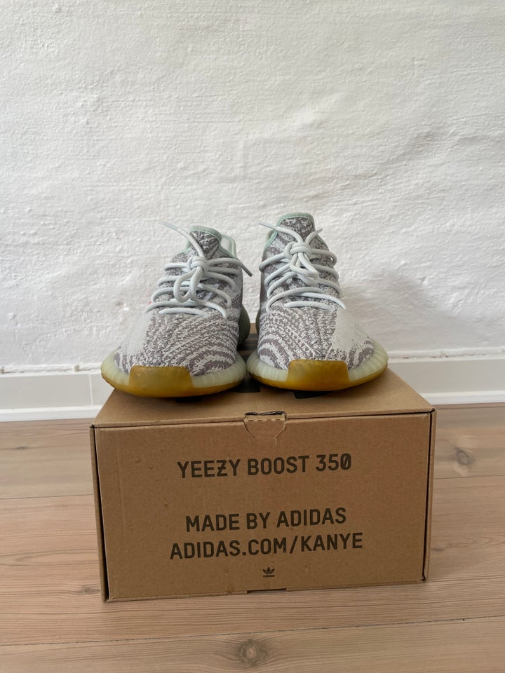 Sneakers Yeezy Boost 350 V2 str