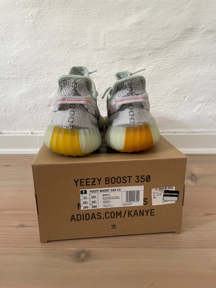 Sneakers Yeezy Boost 350 V2 str