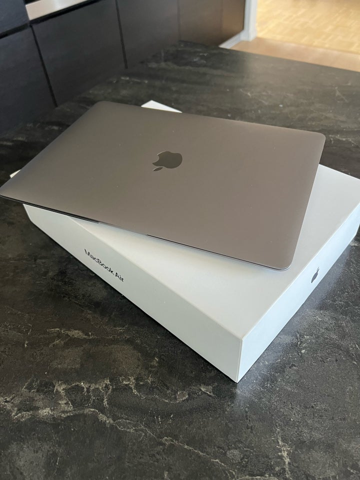 MacBook Air, 13" M1, 8 GB ram