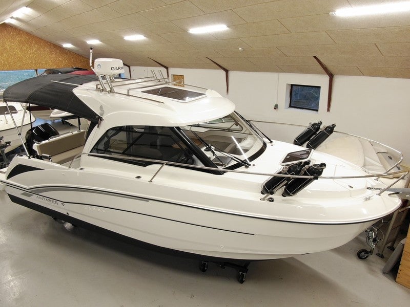 Beneteau Antares 7