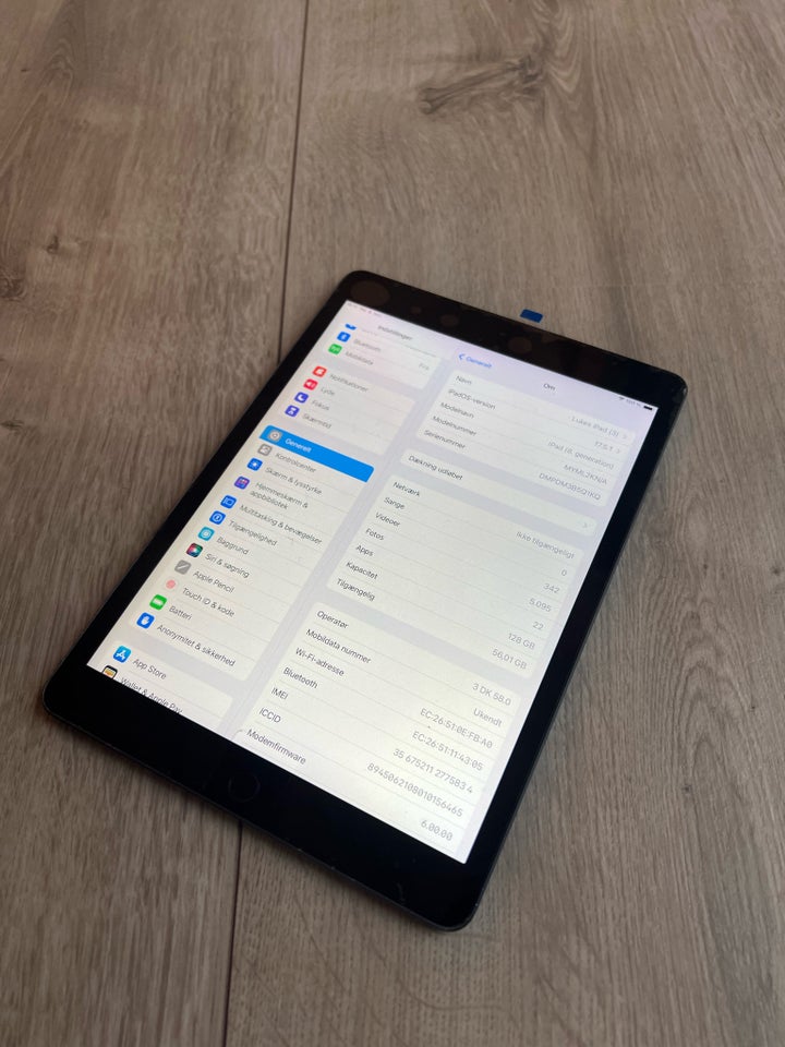 iPad 8, 128 GB, sort