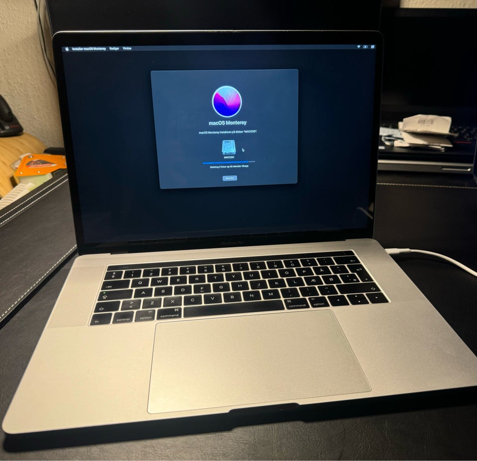 MacBook Pro A1707 26 GHz Quad