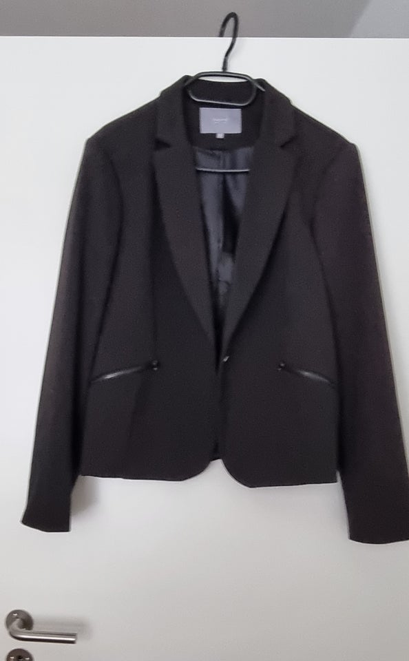 Blazer, str. 44, B.Young