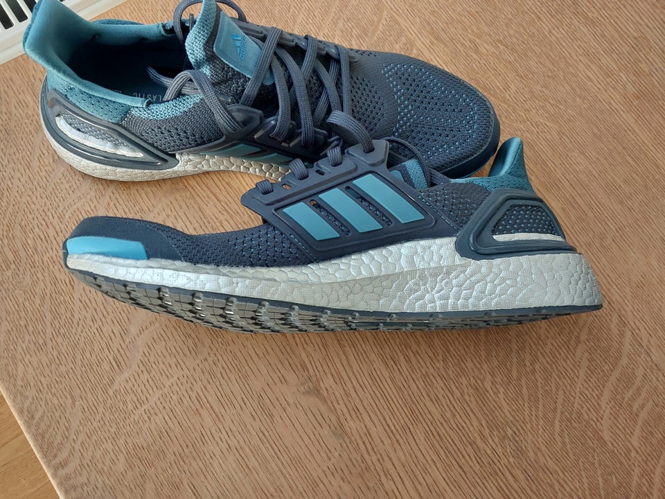 Løbesko Adidas UltraBoost 195