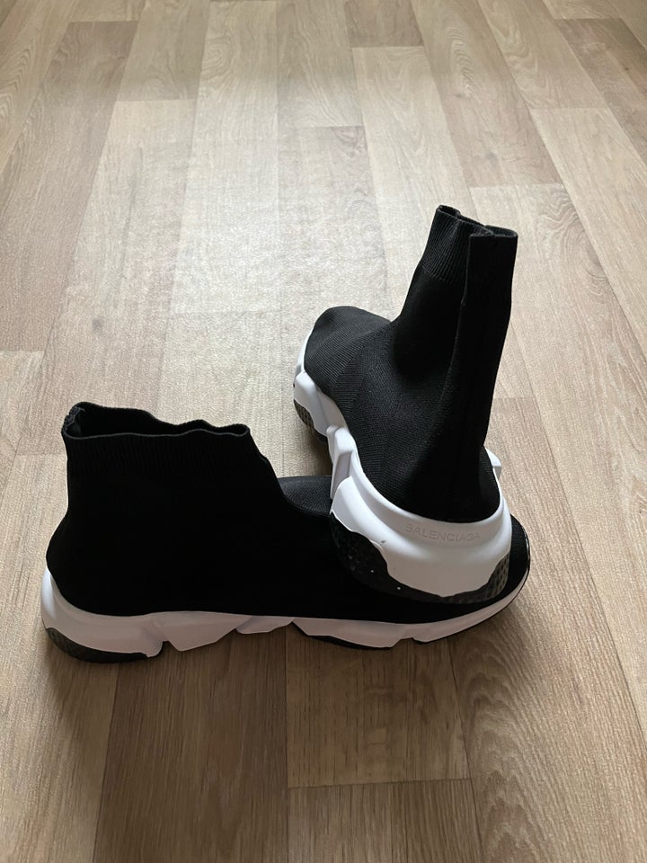 Sneakers, Balenciaga, str. 42