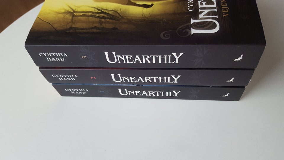 Unearthly bind 1-3 - komplet,