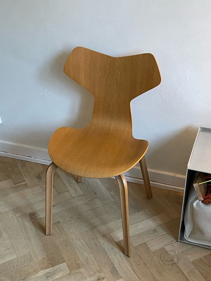 Arne Jacobsen, stol, Grand Prix