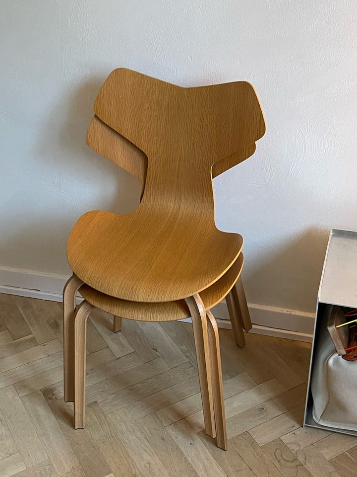 Arne Jacobsen, stol, Grand Prix