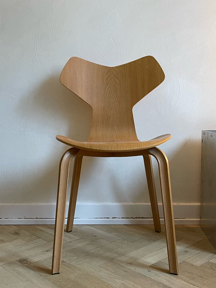 Arne Jacobsen, stol, Grand Prix