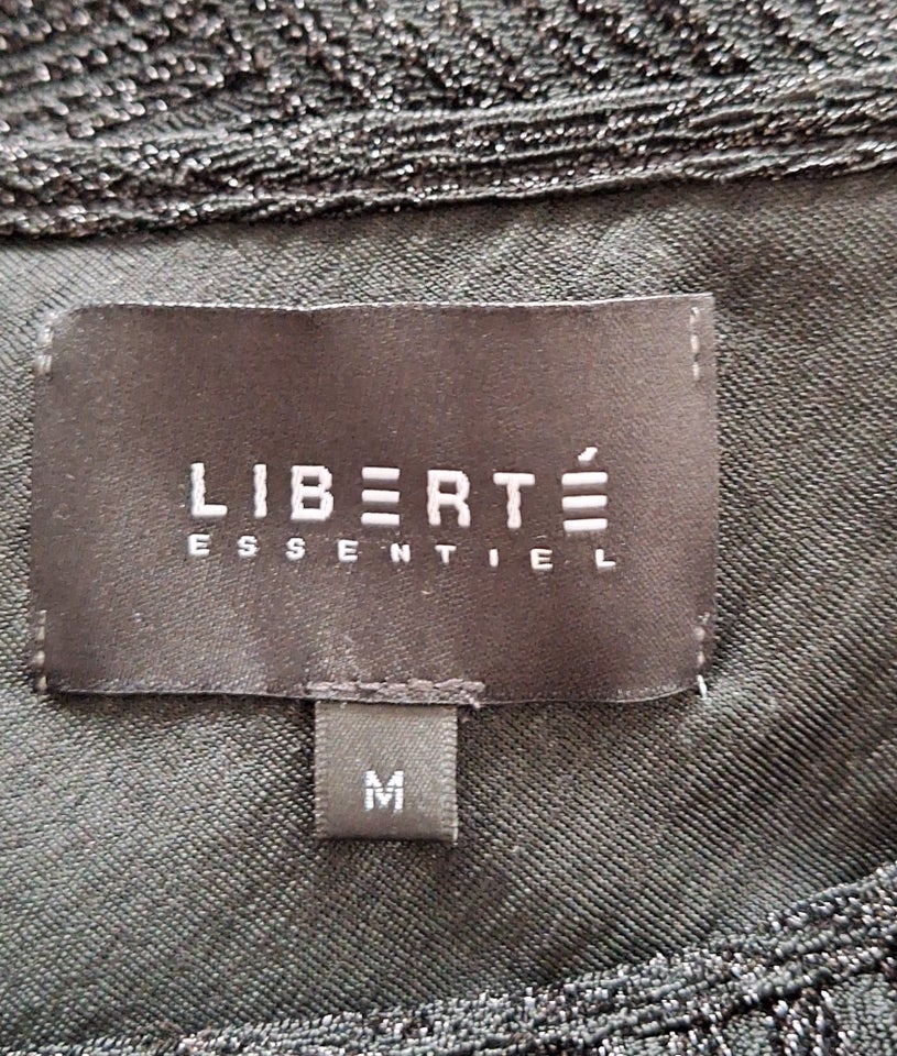 Anden kjole, Liberté, str. M