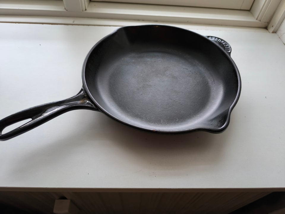 Støbejerns pande, Le Creuset