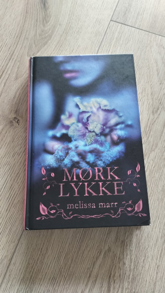 Mørk lykke, Melissa Marr, genre: