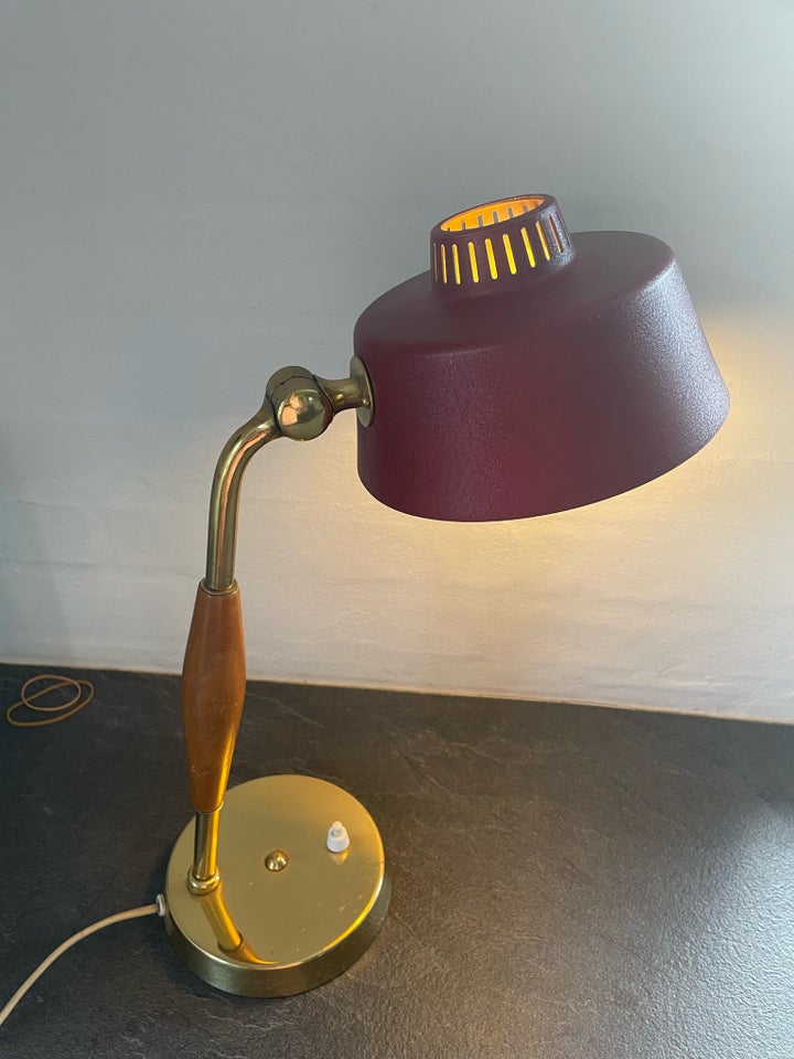 Lampe, Arnold Wiig