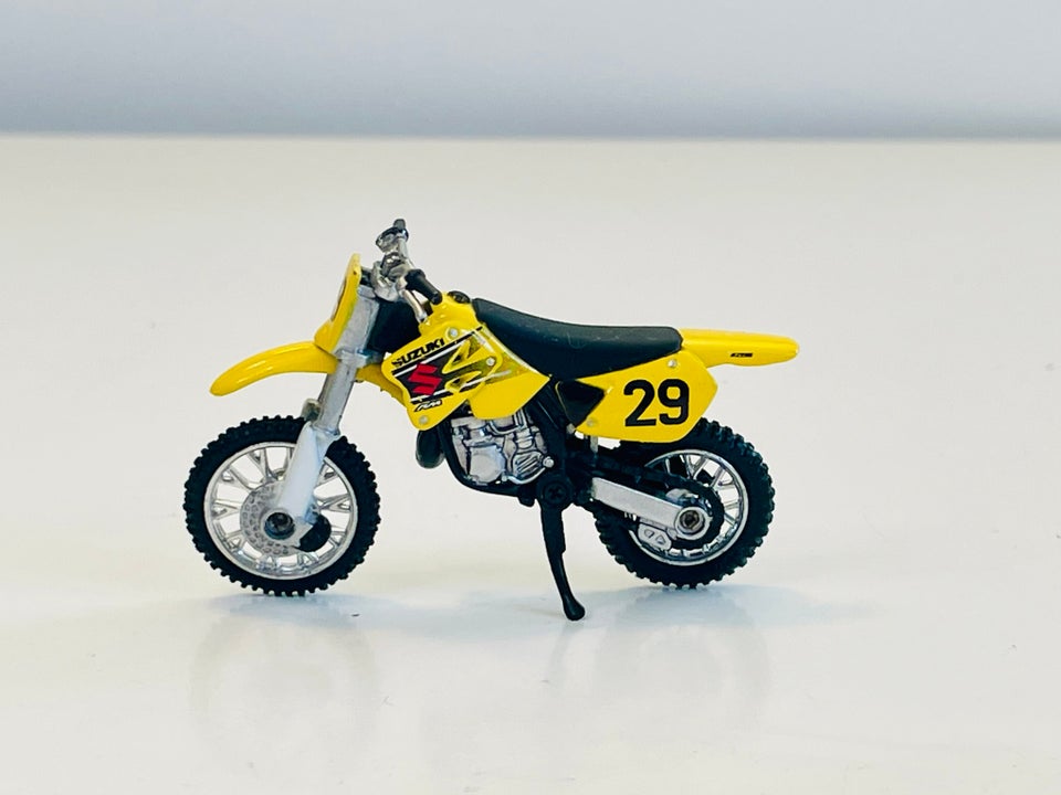 Modelmotorcykel, Newray Suzuki