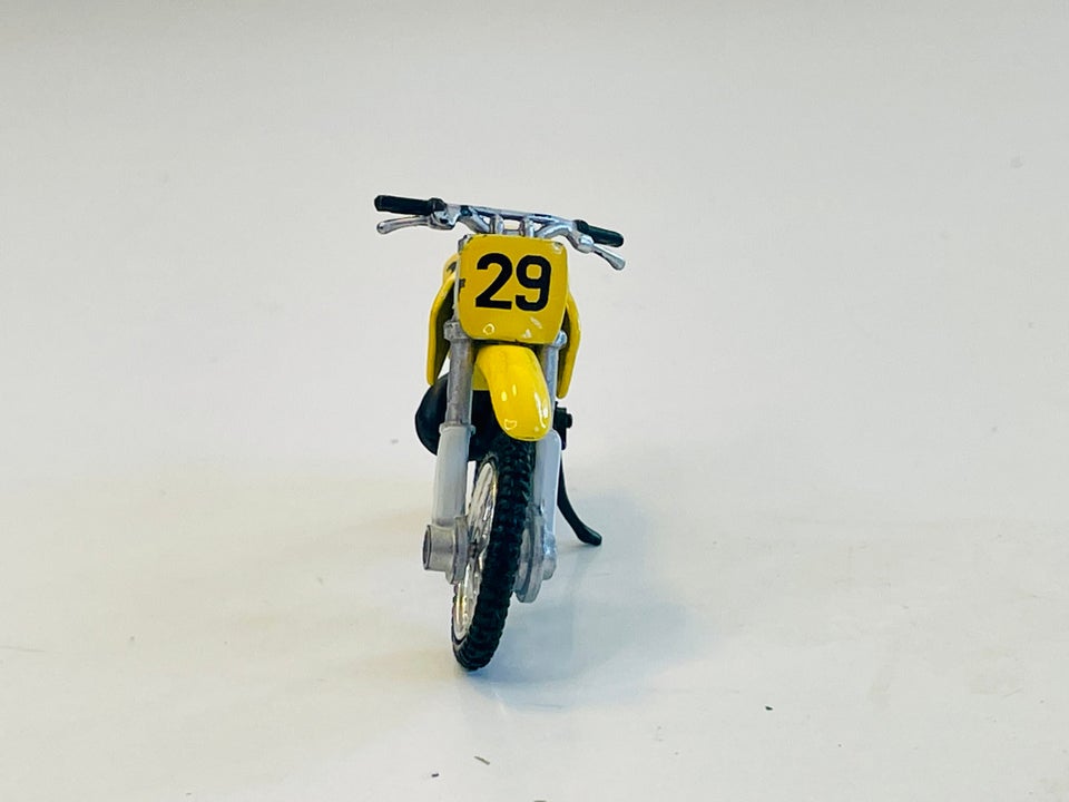 Modelmotorcykel, Newray Suzuki