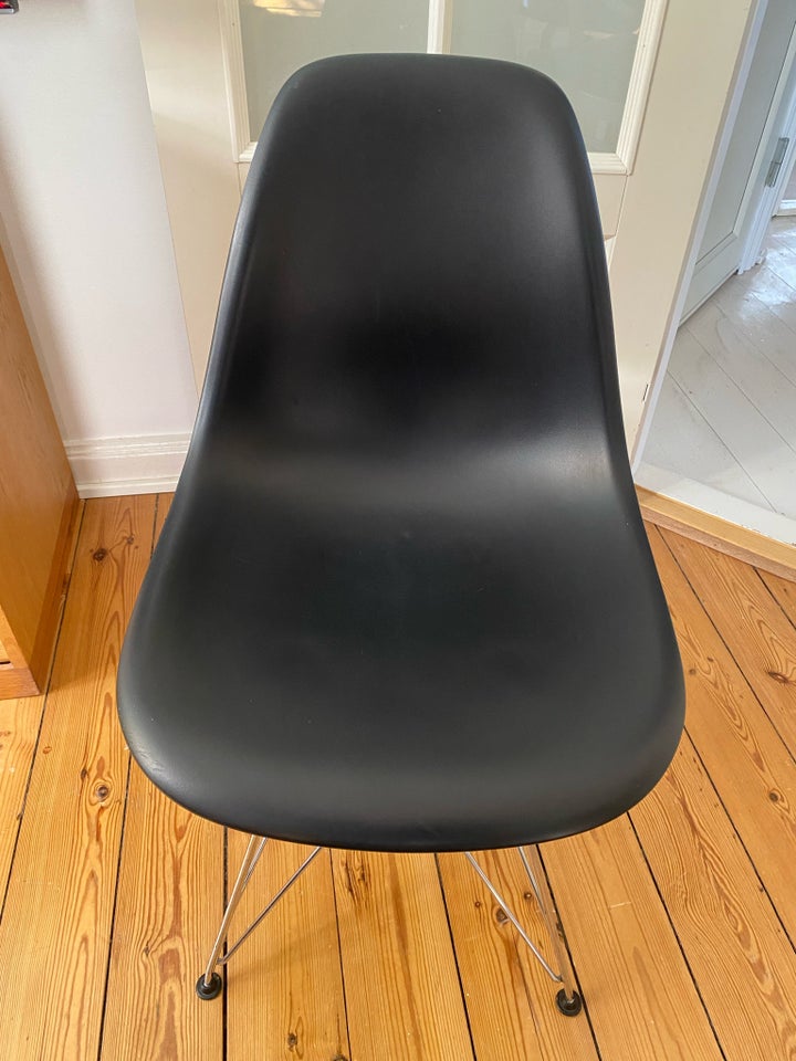 Eames, Eames Plastic Side Chair