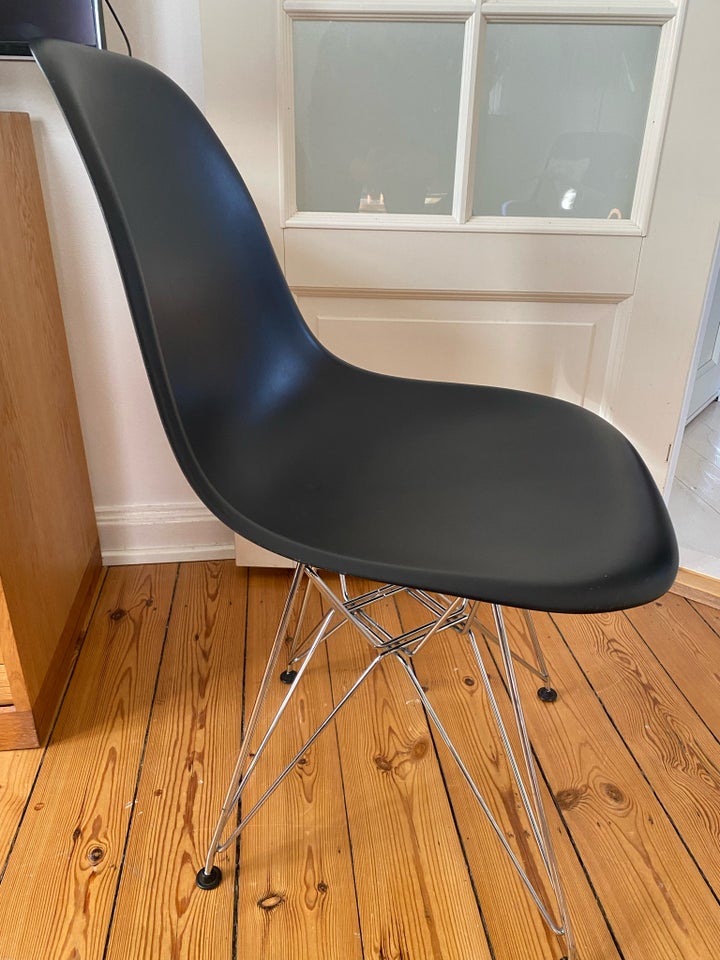 Eames, Eames Plastic Side Chair