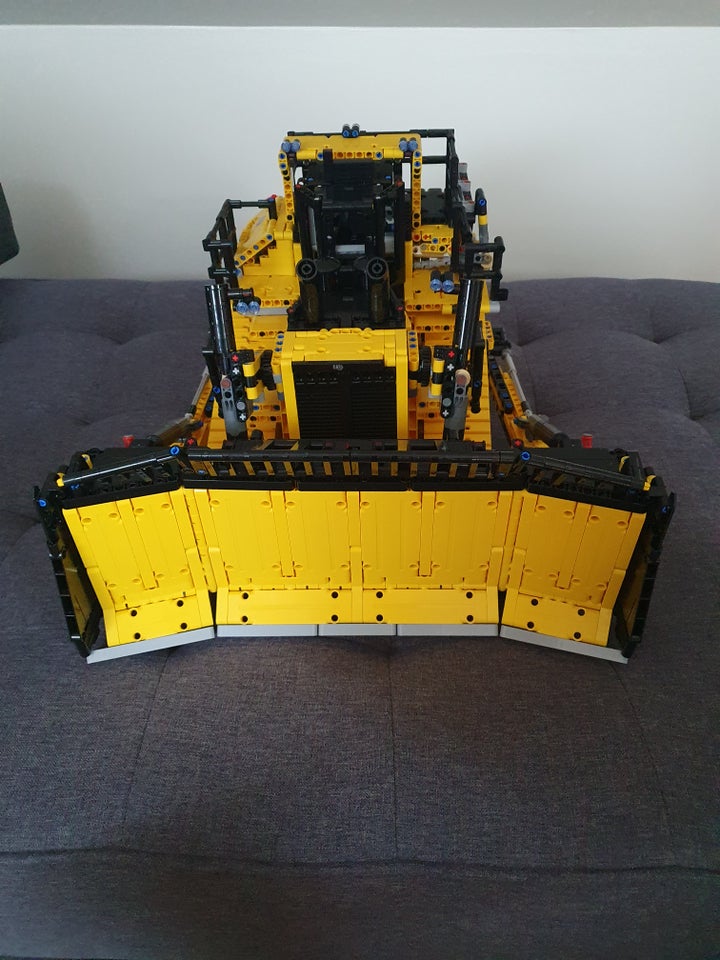 Lego Technic, D11-Bulldozer 42131