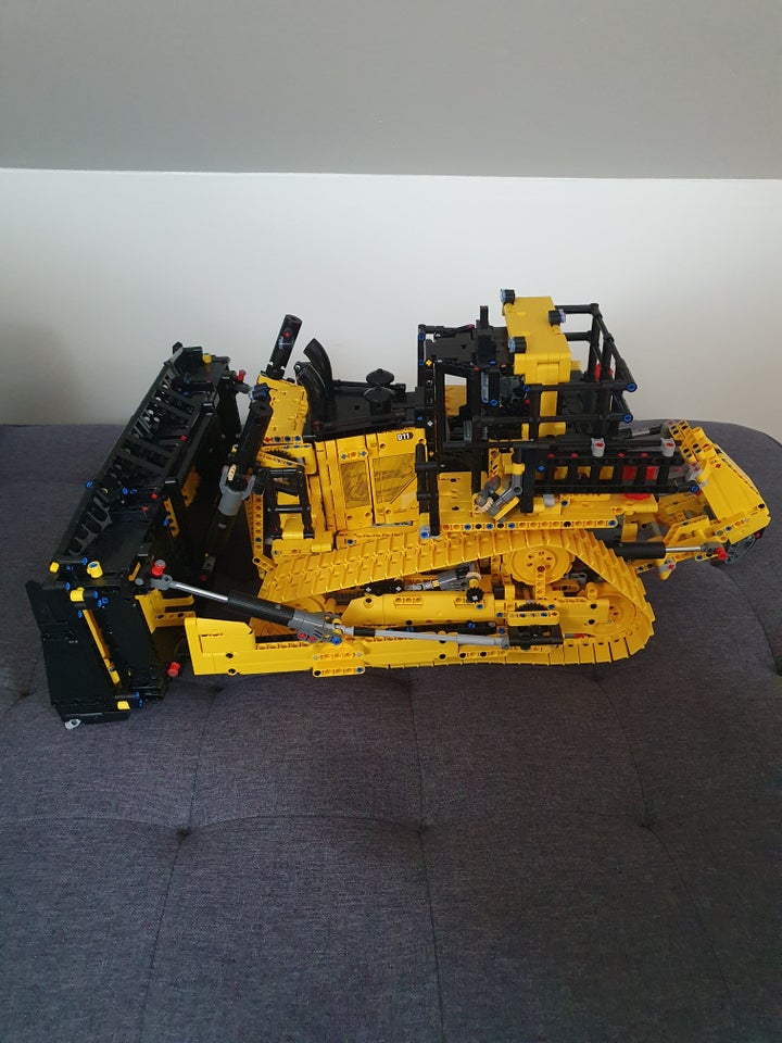 Lego Technic, D11-Bulldozer 42131