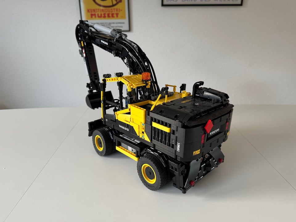 Lego Technic MOC Volvo EW180E