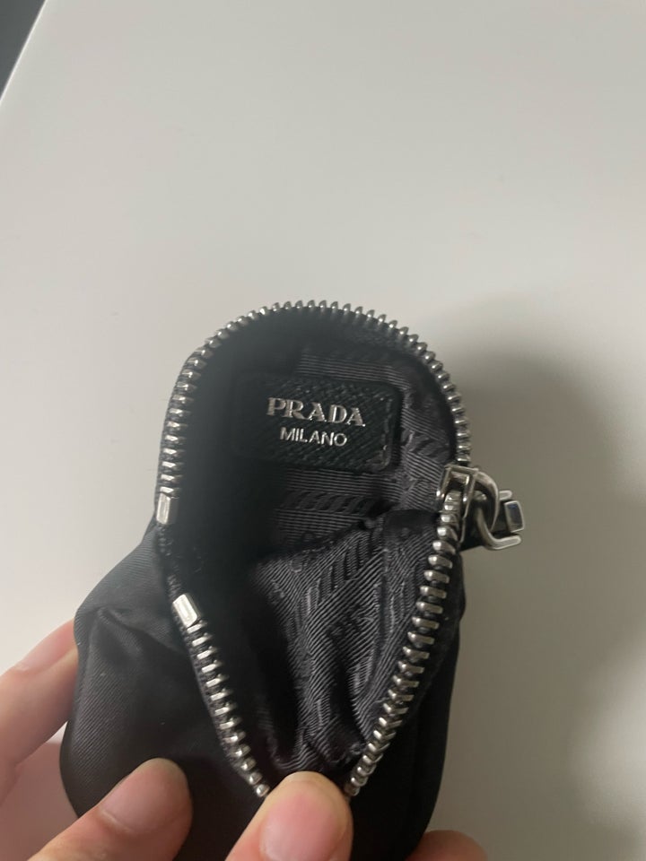 Keyhanger, Prada