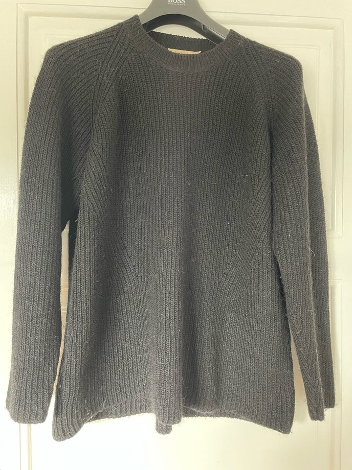 Sweater, Rabens Saloner, str. 38