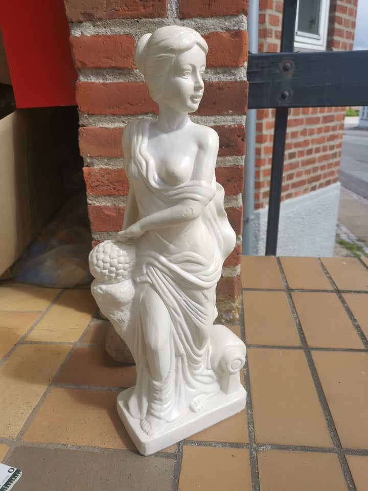 Statue Figur af en bar dame ca50cm