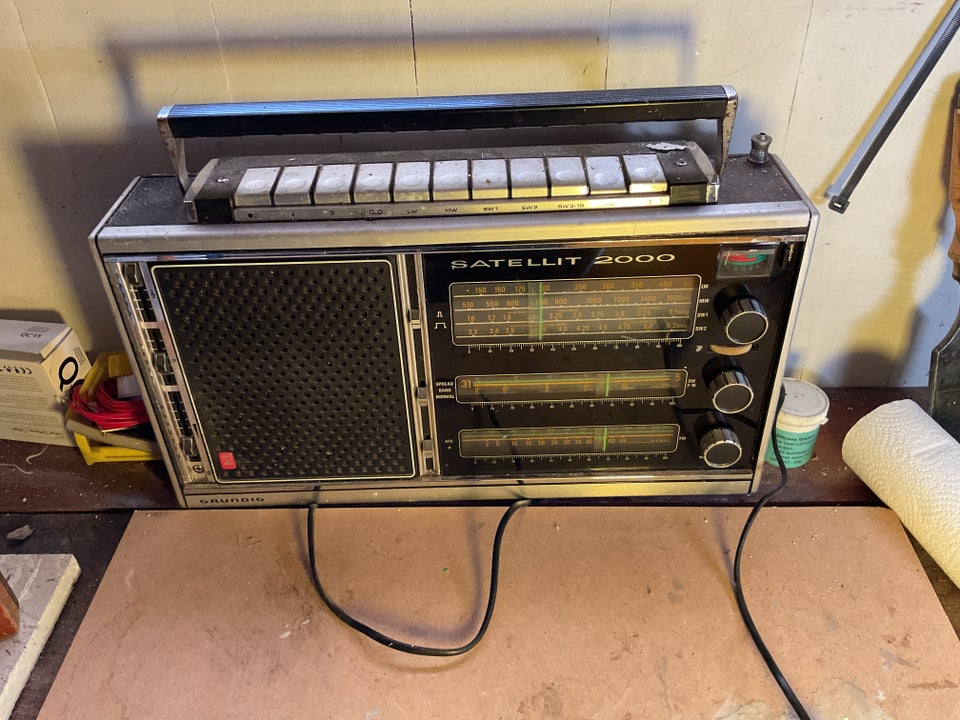 Anden radio, Grundig, Satellit