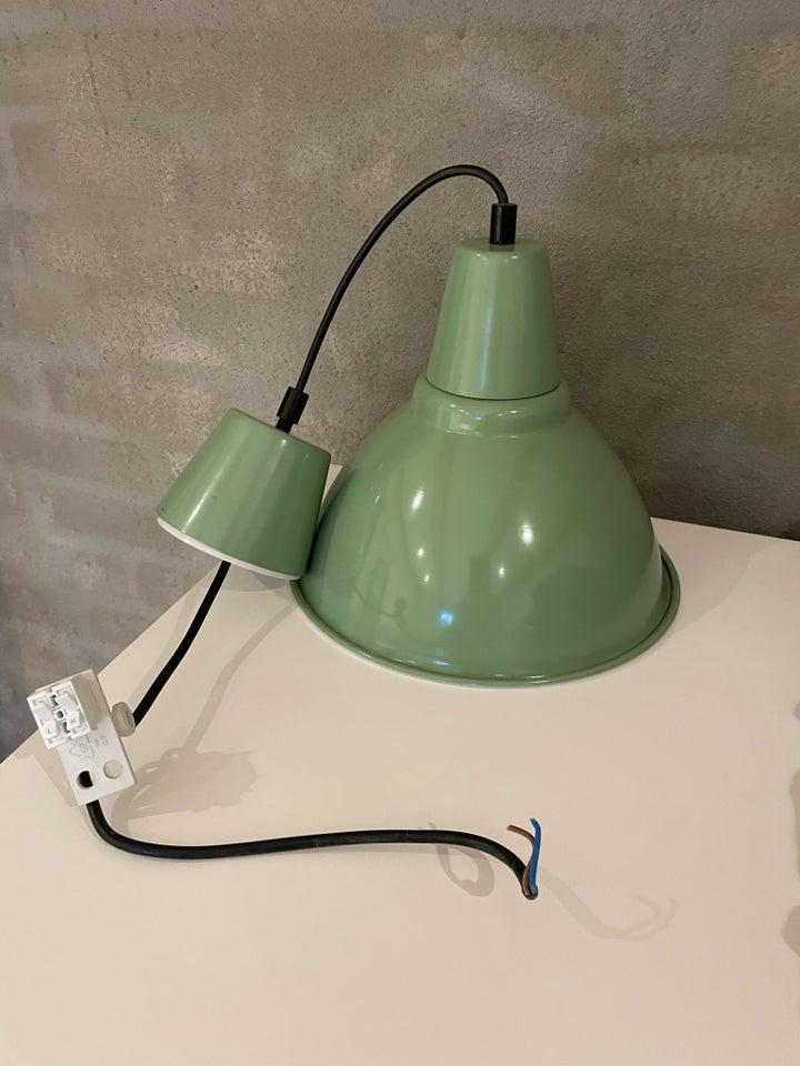 Anden loftslampe, Ukendt