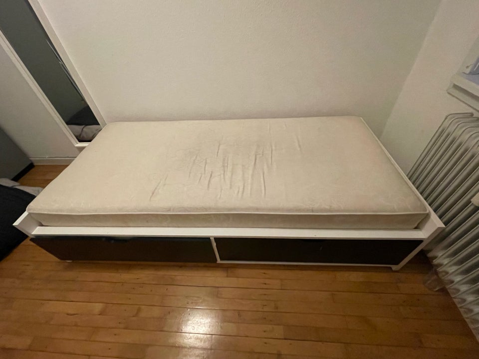 Enkeltseng, Ikea, b: 98 l: 207 h: 45