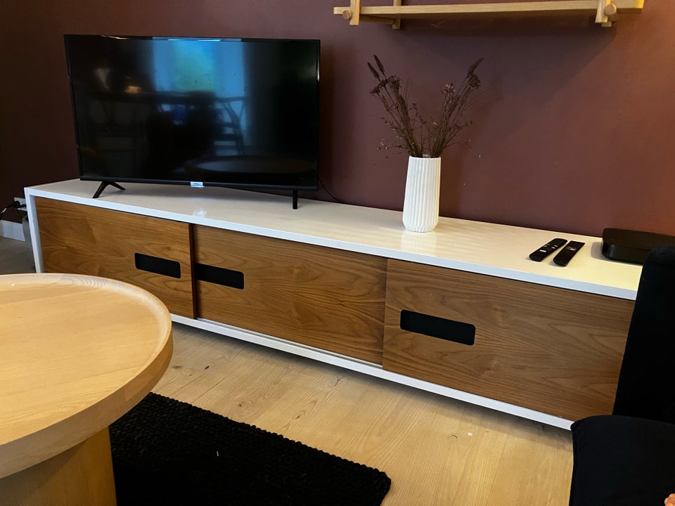 Tv-bænk, valnød, b: 230 d: 42