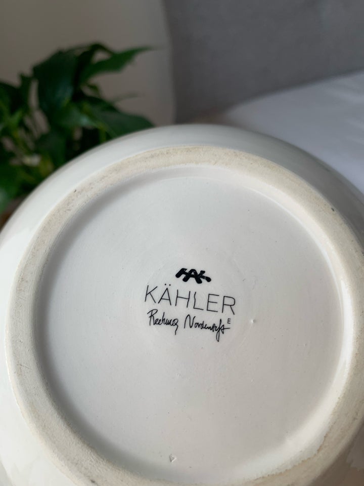 Kahler vase, Kahler