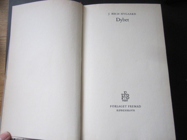 Dybet , , J Bech Nygaard