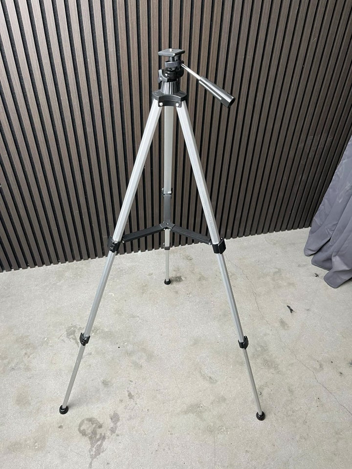 Tripod, God