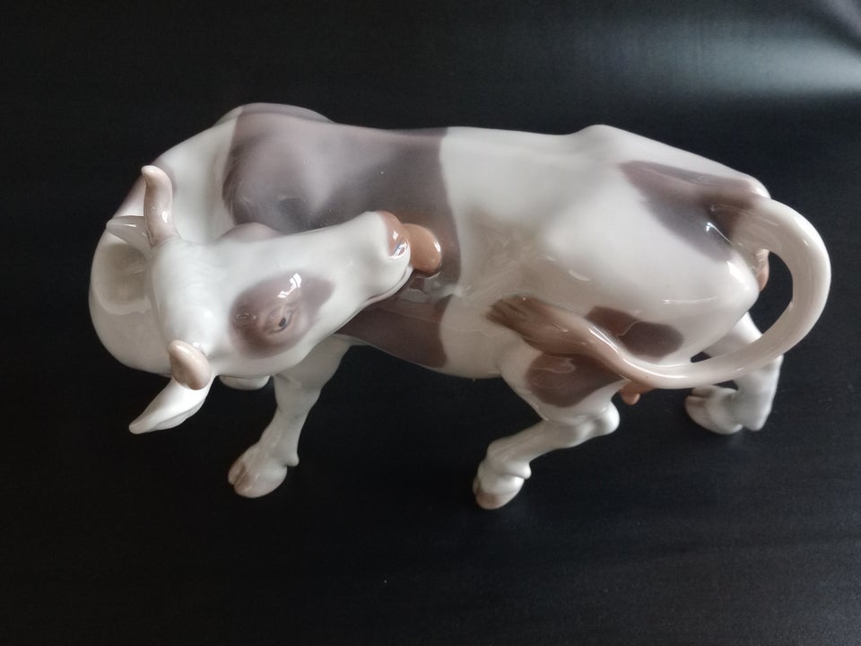 Porcelæn BG stående figur ko