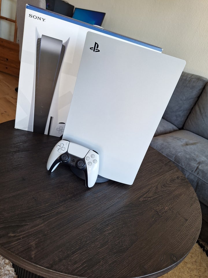 Playstation 5, Disk Edition, God