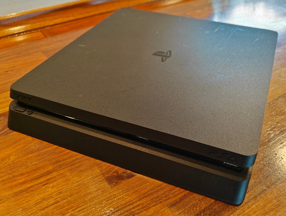 Playstation 4 PS4 Slim God