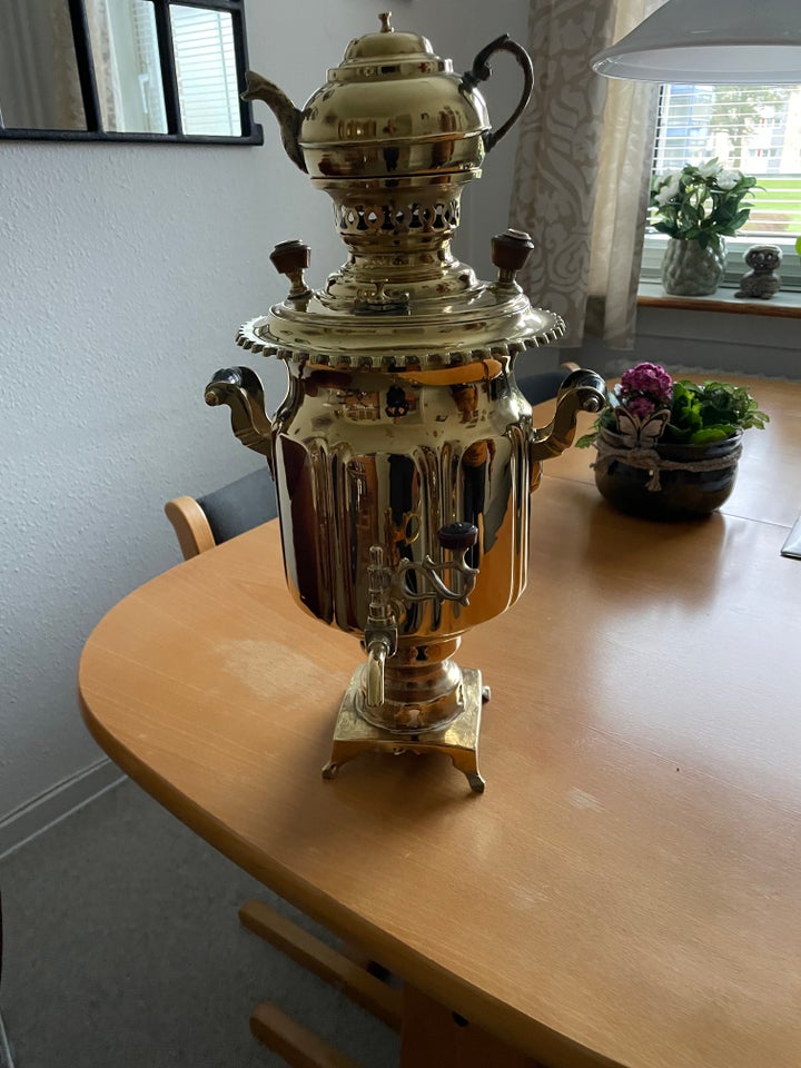 Andet, Messing samovar