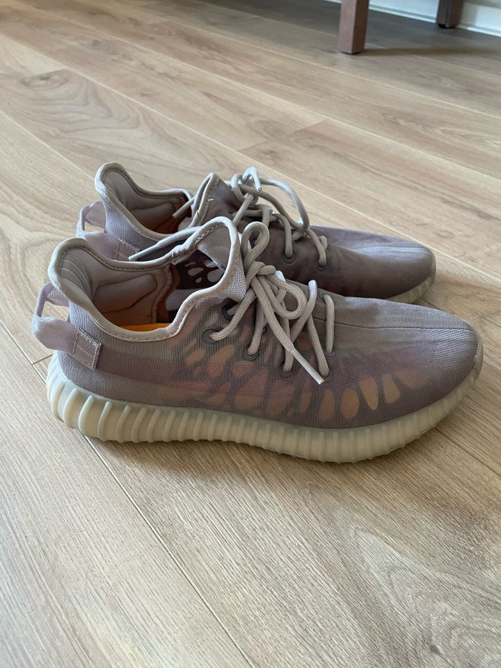 Sneakers, Yeezy 350 v2, str. 42,5