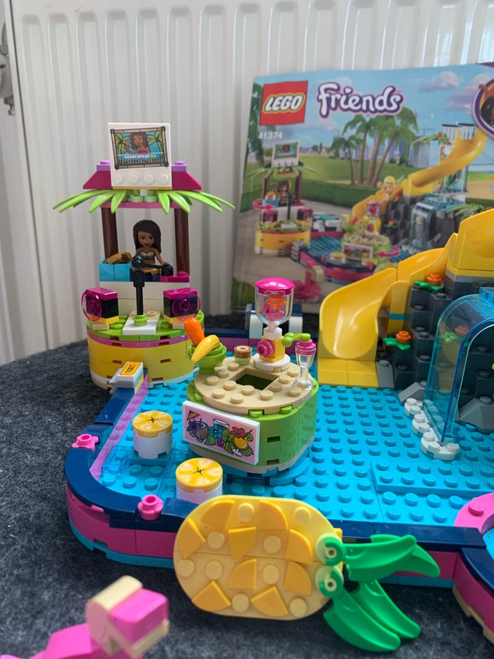 Lego andet Andrea’s pool party