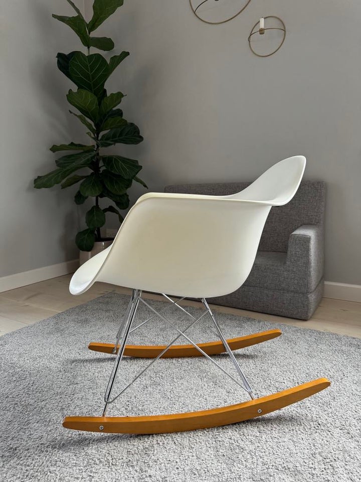 Eames, Gyngestol