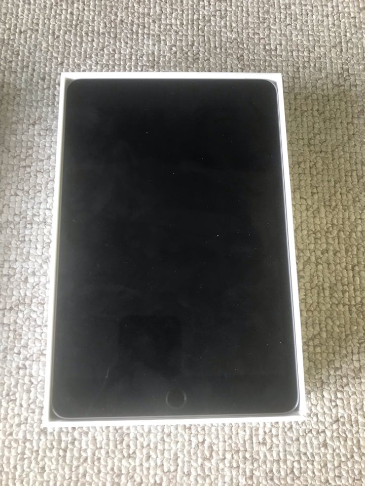 iPad mini 4, 16 GB, sort